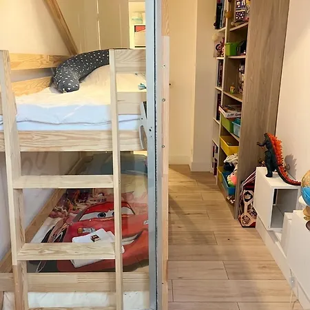 Familial Pour Couple Avec 2 Enfants Avec Jardin Piscine Et Parking Antibes